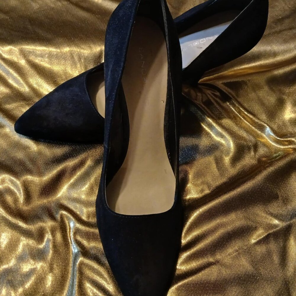 Bandolino Black Suede Pumps, Size 71/2, Heels 4 inches